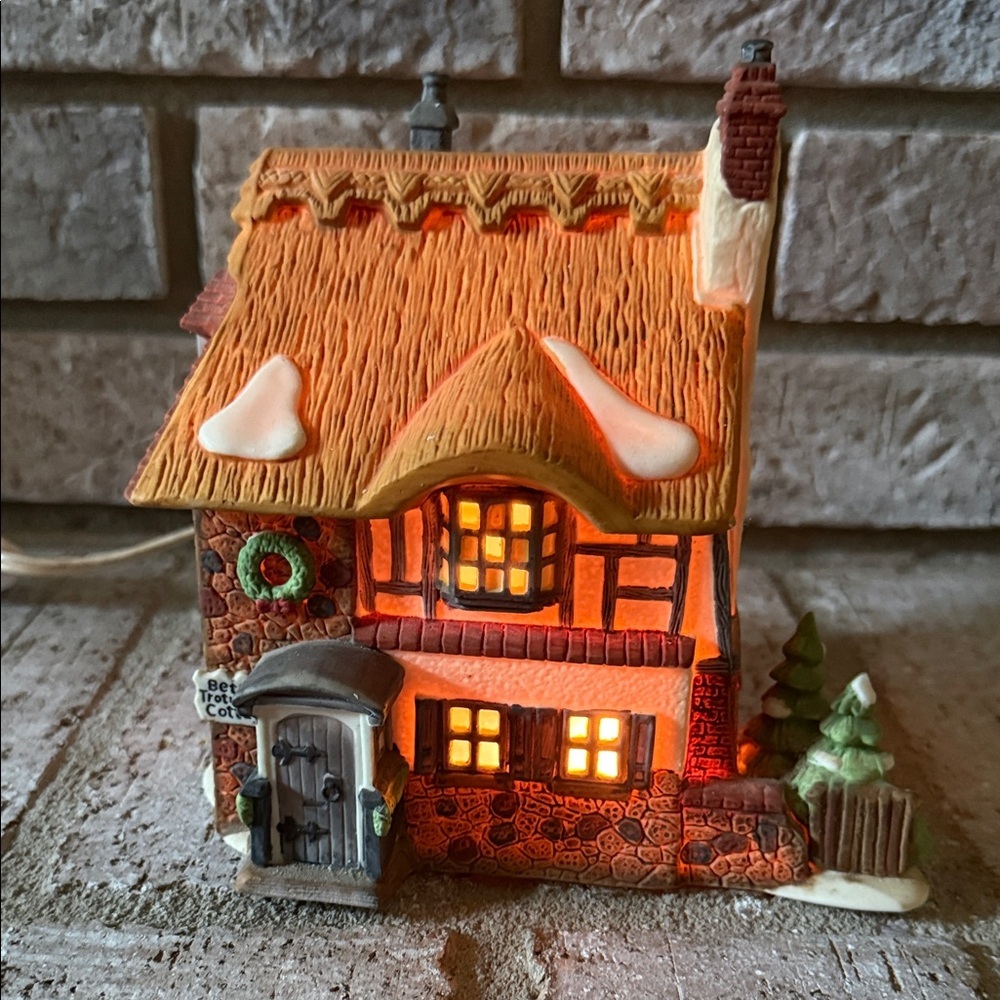 Department 56 David Copperfield, Betsy Trotwoods Cottage w/Lights